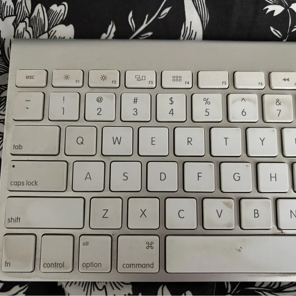 Apple Wireless Bluetooth Keyboard